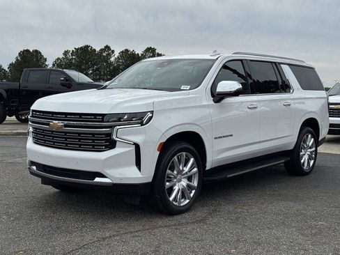 Used 2023 Chevrolet Suburban Premier image 5