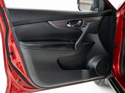 Used 2015 Nissan Rogue SV image 9