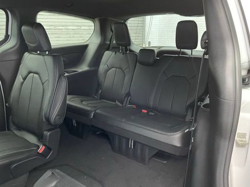 New 2027 Chrysler Pacifica Select FWD image 16