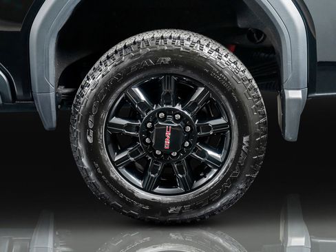 Used 2025 GMC Sierra 2500 AT4 w/ AT4 Premium Plus Package image 16