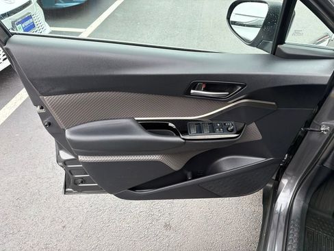 Used 2021 Toyota C-HR Limited FWD image 18