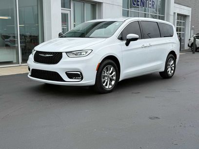 Used 2023 Chrysler Pacifica Touring-L