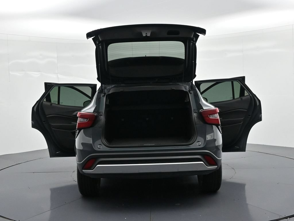 Used 2025 Chevrolet Trax LT FWD image 26