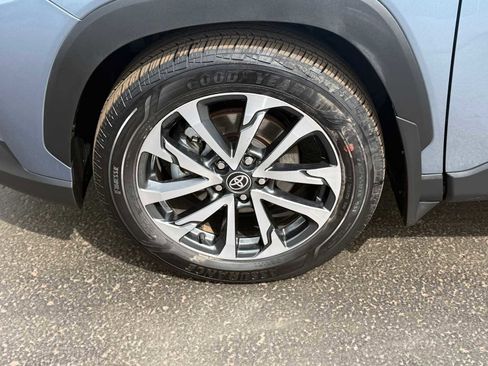 Used 2024 Toyota Corolla Cross XLE w/ Convenience Package FWD image 10