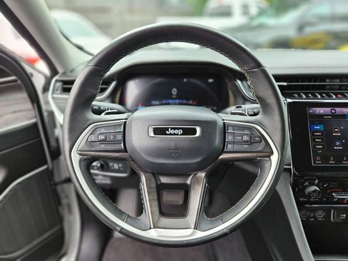 Used 2022 Jeep Grand Cherokee Limited image 24