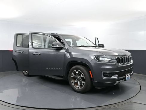 Used 2024 Jeep Wagoneer Series III AWD/4WD image 25