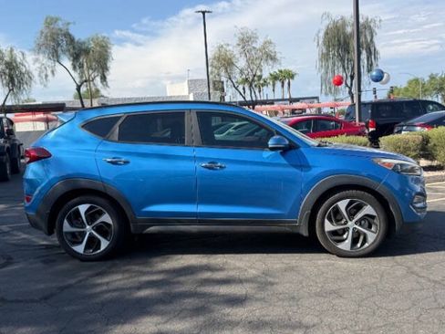 Used 2016 Hyundai Tucson Limited w/ Option Group 03 FWD image 2