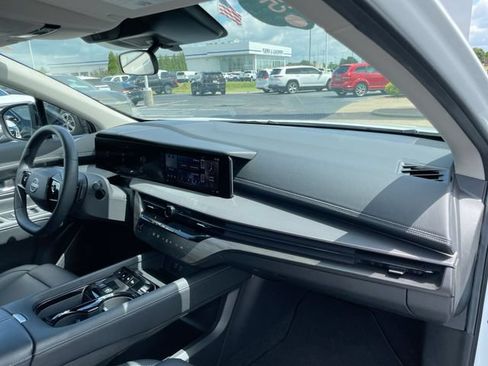 Used 2025 Nissan Murano SV FWD image 20
