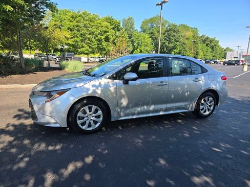 Used 2024 Toyota Corolla LE FWD image 3