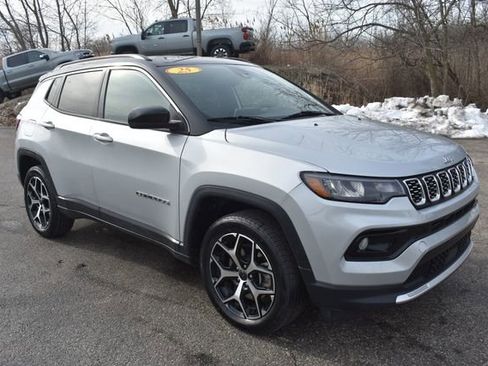Used 2025 Jeep Compass Limited AWD/4WD image 11