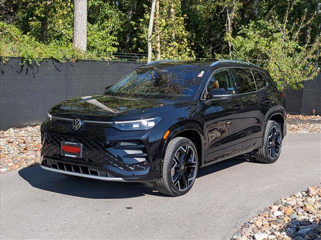 Used 2025 Volkswagen Tiguan SEL R-Line AWD/4WD image 1