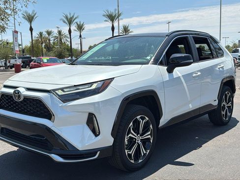 Used 2025 Toyota RAV4 XSE AWD/4WD image 4