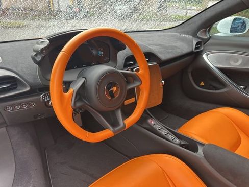 Used 2023 McLaren Artura RWD image 11