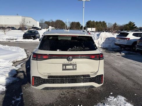 Used 2026 Volkswagen Tiguan SEL R-Line image 5