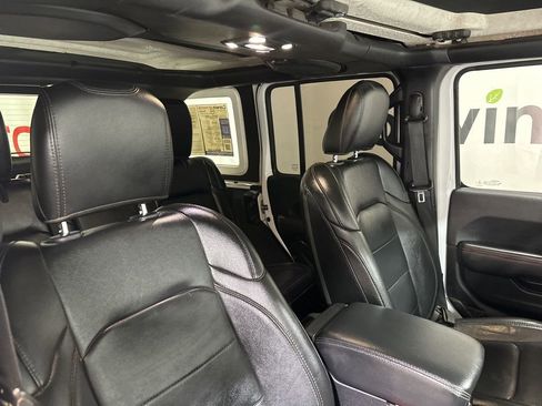 Used 2020 Jeep Wrangler Unlimited Sahara image 10
