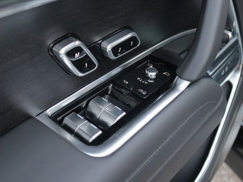 New 2026 Land Rover Range Rover Autobiography image 11