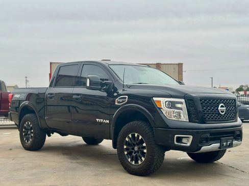 Used 2017 Nissan Titan PRO-4X w/ Pro-4x Convenience Package AWD/4WD image 5