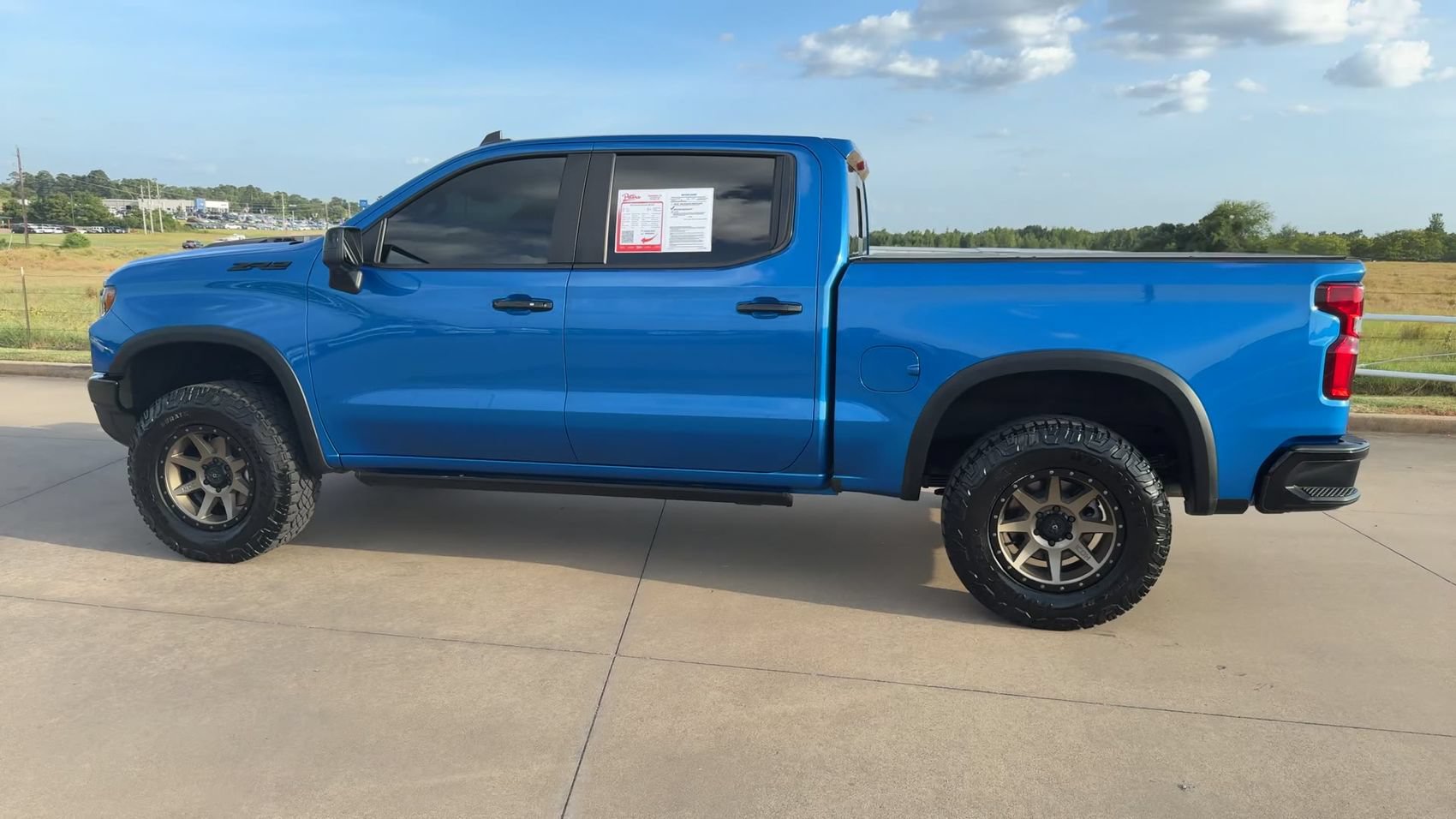Used 2024 Chevrolet Silverado 1500 ZR2 w/ Technology Package AWD/4WD image 6