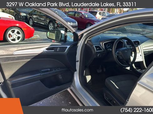 Used 2019 Ford Fusion SE image 19