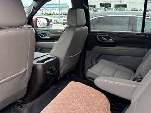 Used 2022 Chevrolet Suburban Z71 w/ Luxury Package AWD/4WD image 6