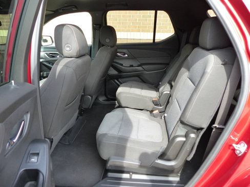 Used 2023 Chevrolet Traverse LT FWD image 36