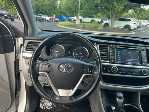 Used 2018 Toyota Highlander Limited AWD/4WD image 13