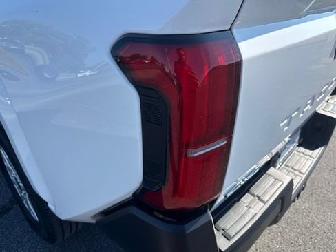 Used 2024 Toyota Tacoma SR AWD/4WD image 10