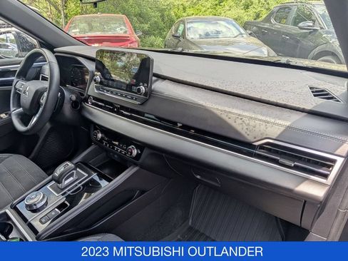 Used 2023 Mitsubishi Outlander SE AWD/4WD image 33