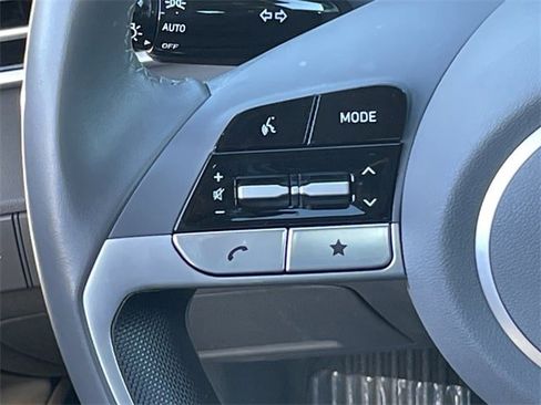 Used 2025 Hyundai Elantra SEL image 12