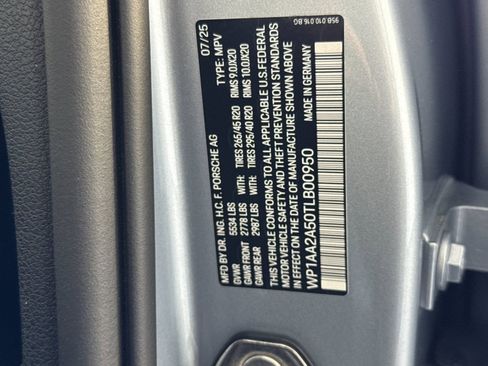 Certified 2026 Porsche Macan AWD/4WD image 34