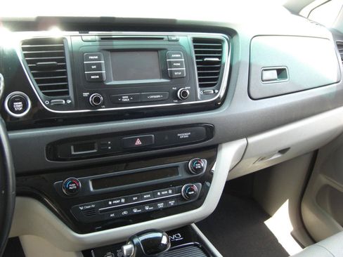 Used 2015 Kia Sedona EX FWD image 8