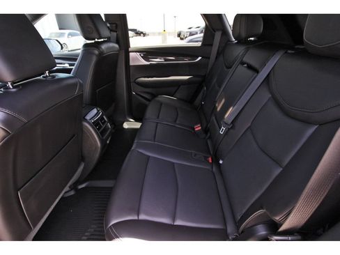 Certified 2025 Cadillac XT5 Sportv w/ Technology Package AWD/4WD image 7
