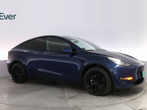 Used 2022 Tesla Model Y Long Range image 5