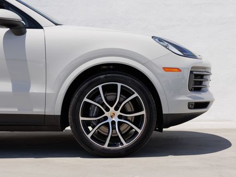 Certified 2023 Porsche Cayenne Platinum Edition AWD/4WD image 11