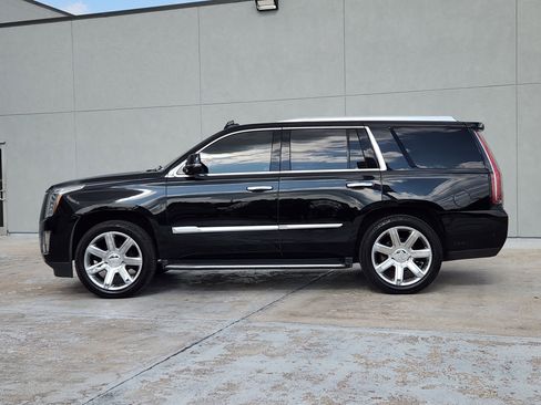 Used 2020 Cadillac Escalade Luxury RWD image 5