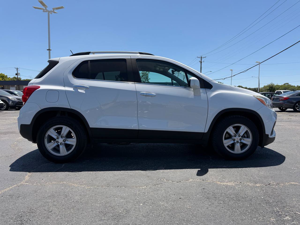 Used 2019 Chevrolet Trax LT w/ LT Convenience Package FWD image 5