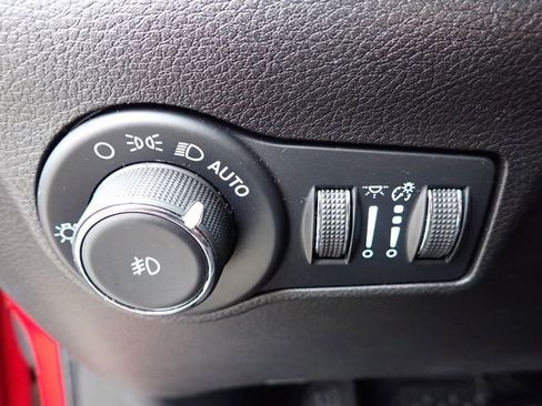 Used 2023 Jeep Compass Trailhawk w/ Trailhawk Convenience Group AWD/4WD image 19