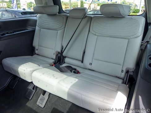 Used 2025 Ford Expedition Platinum w/ Platinum Ultimate Package AWD/4WD image 12