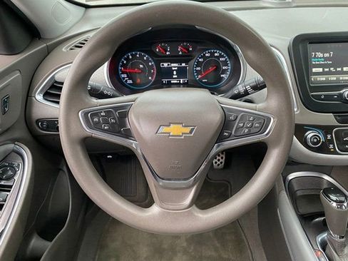 Used 2016 Chevrolet Malibu LT image 9