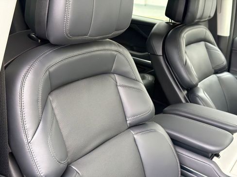 New 2026 Lincoln Navigator L Premier AWD/4WD image 12