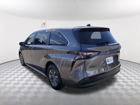 Certified 2024 Toyota Sienna LE image 14