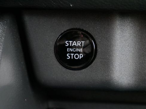 Used 2025 Nissan Rogue SV AWD/4WD image 26