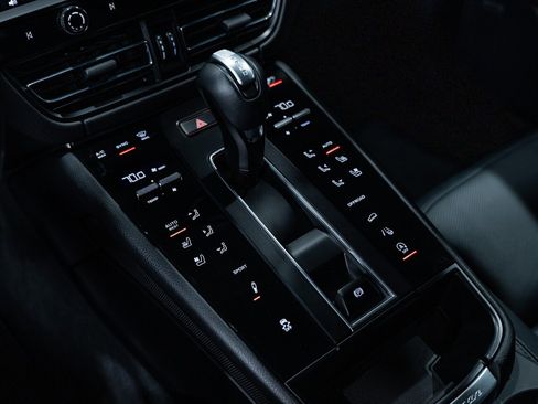 Used 2022 Porsche Macan S image 56