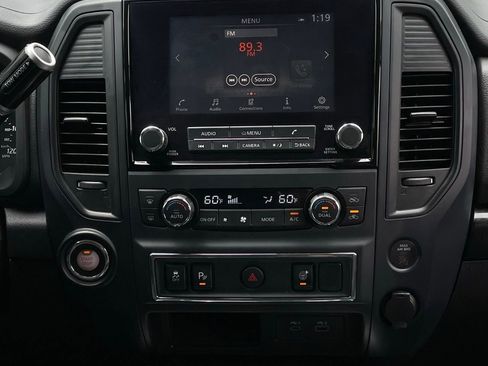 Used 2024 Nissan Titan SV w/ SV Convenience Package RWD image 18