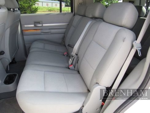 Used 2007 Chrysler Aspen Limited w/ PWR Convenience Group RWD image 16