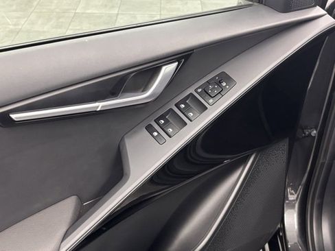 Used 2023 Kia Niro EX image 11