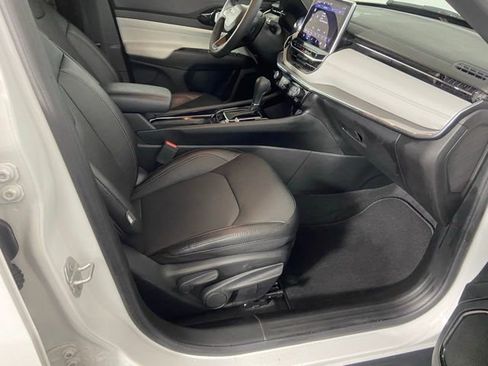 Used 2023 Jeep Compass Limited image 12