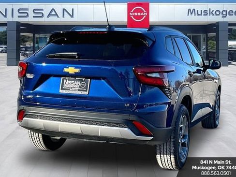 Used 2024 Chevrolet Trax LT w/ Driver Confidence Package image 5