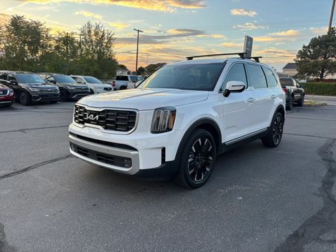 Used 2025 Kia Telluride SX Prestige AWD/4WD image 3