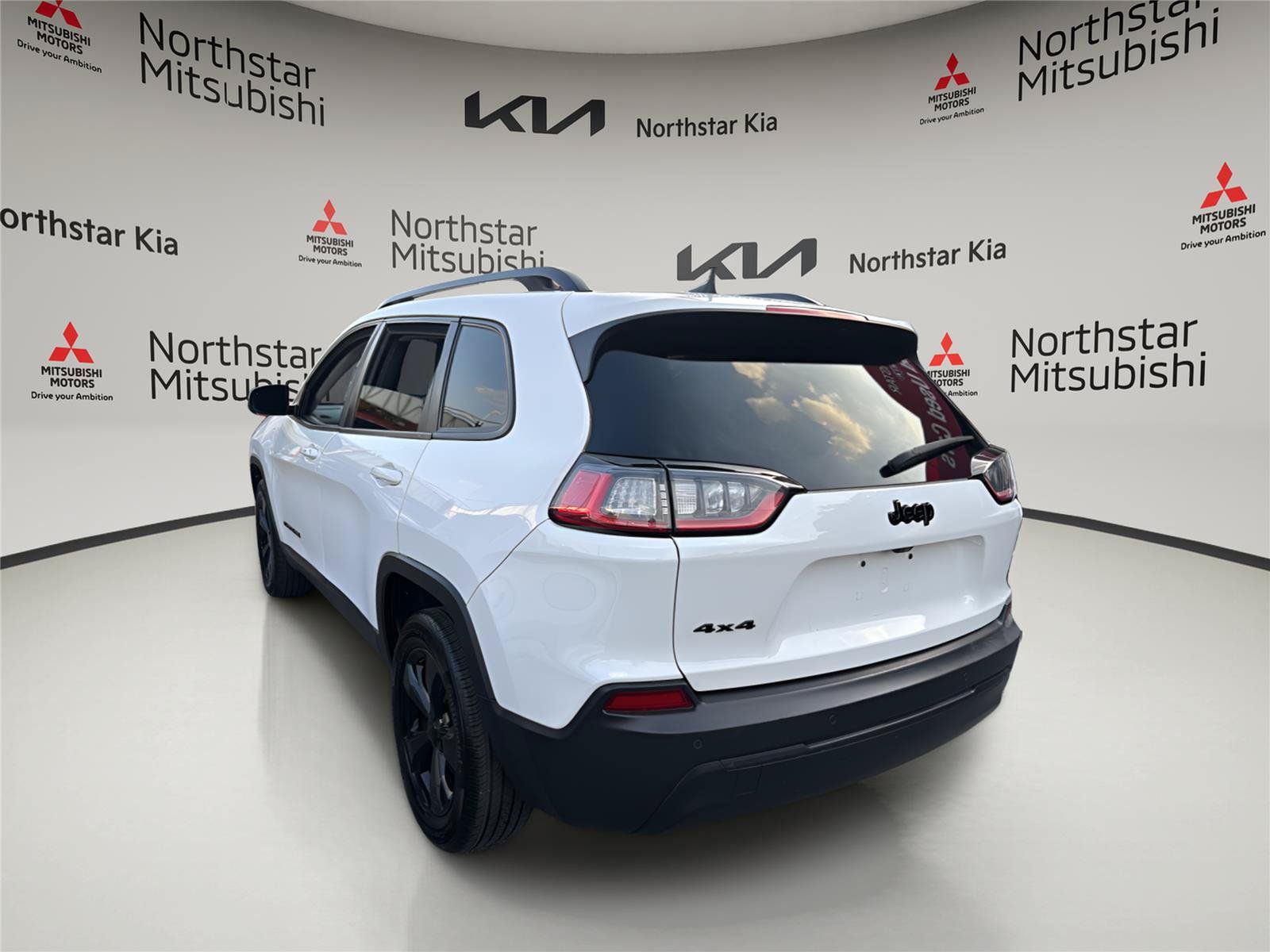 Used 2020 Jeep Cherokee Latitude Plus AWD/4WD image 3